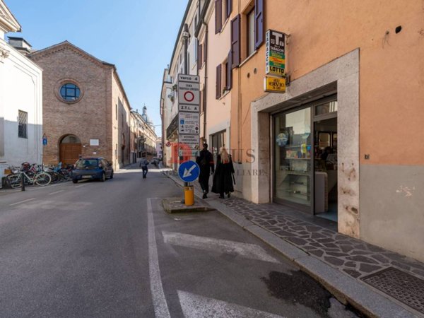 negozio in vendita a Mantova