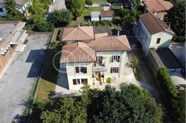 casa indipendente in vendita a Mantova