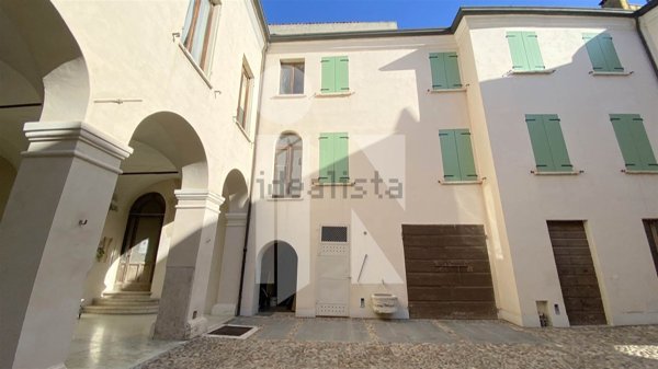 casa indipendente in vendita a Mantova