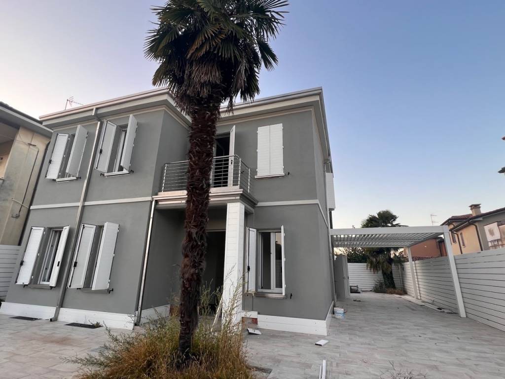casa indipendente in vendita a Mantova in zona Chiesanuova