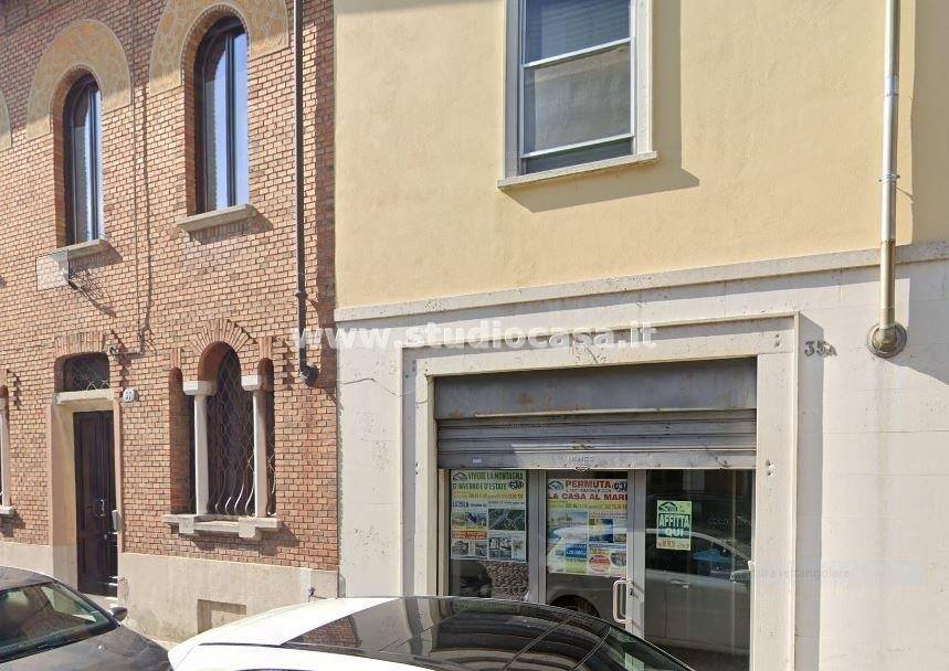 negozio in vendita a Mantova