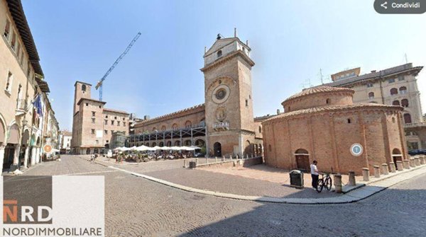 negozio in vendita a Mantova in zona Centro Storico