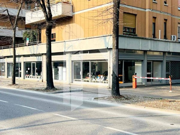 locale di sgombero in vendita a Mantova in zona Viale Risorgimento