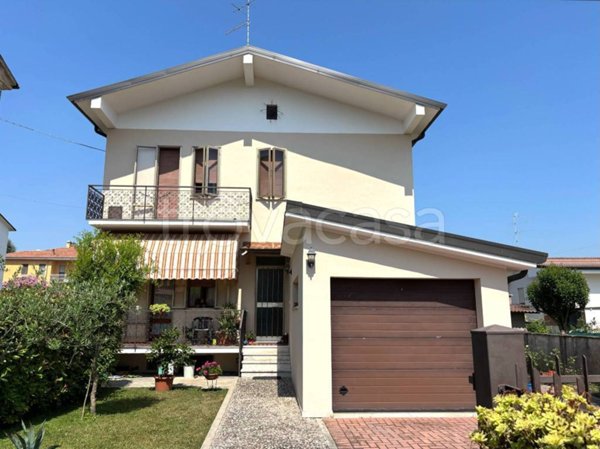 casa indipendente in vendita a Mantova in zona Strada Dosso del Corso