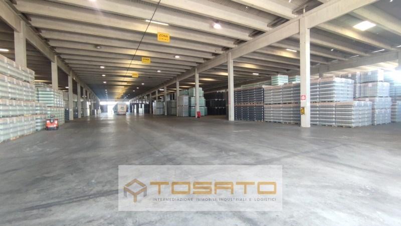 locale commerciale in vendita a Mantova