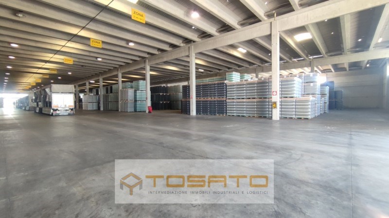 locale commerciale in vendita a Mantova