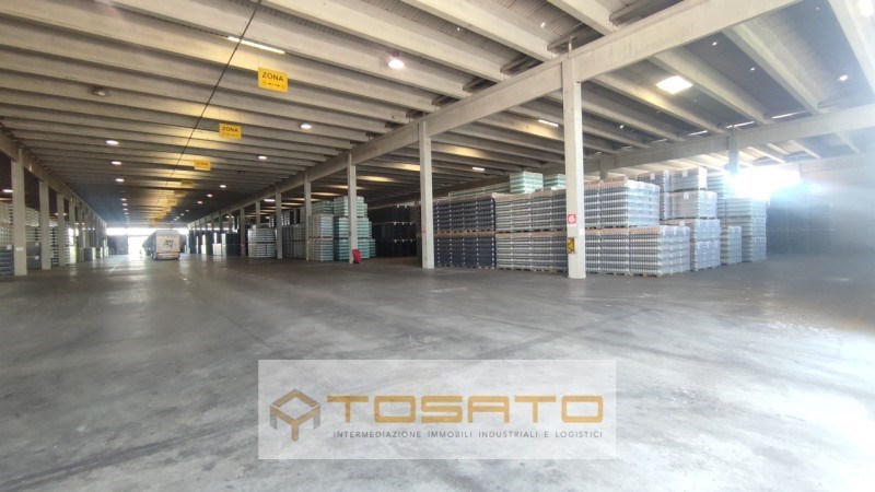 locale commerciale in vendita a Mantova