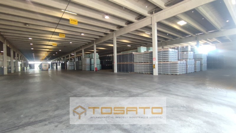 locale commerciale in vendita a Mantova