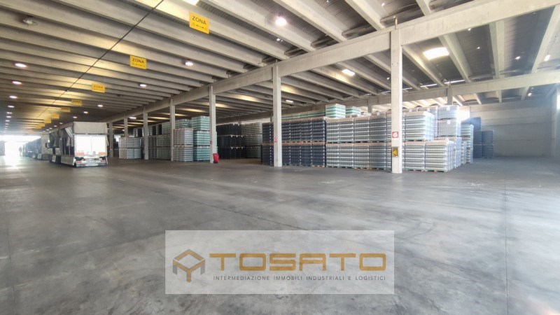 locale commerciale in vendita a Mantova