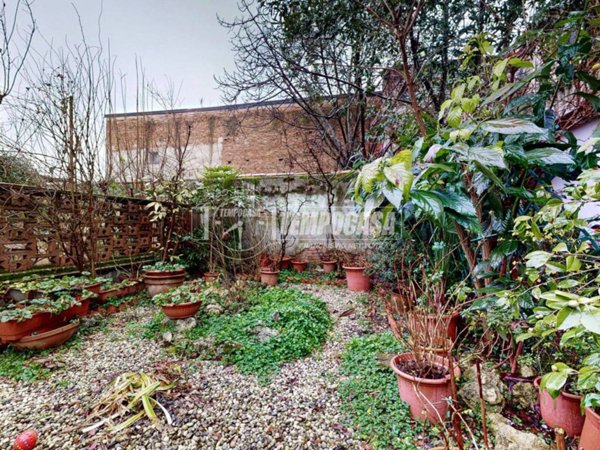 casa indipendente in vendita a Mantova in zona Centro Storico