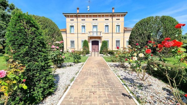 casa indipendente in vendita a Mantova