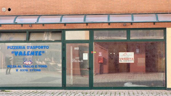 negozio in vendita a Mantova in zona Lunetta