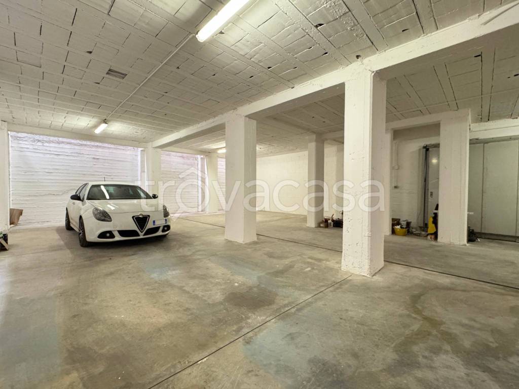 locale commerciale in vendita a Mantova in zona Valletta Valsecchi