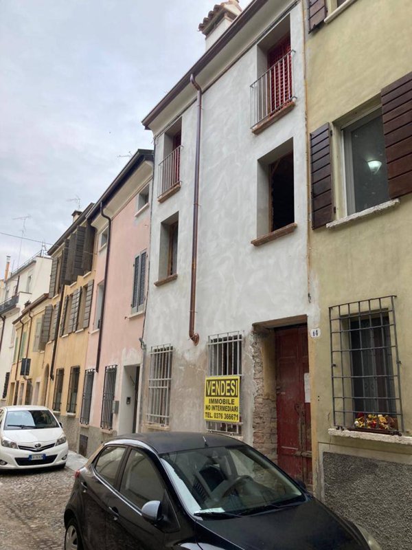 casa indipendente in vendita a Mantova in zona Centro Storico