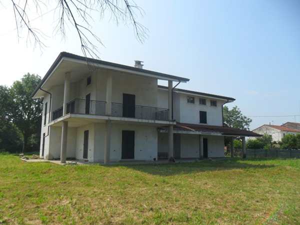 casa indipendente in vendita a Mantova
