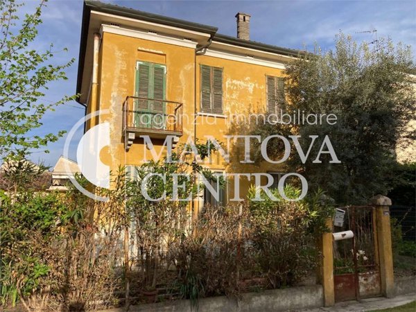 casa indipendente in vendita a Mantova