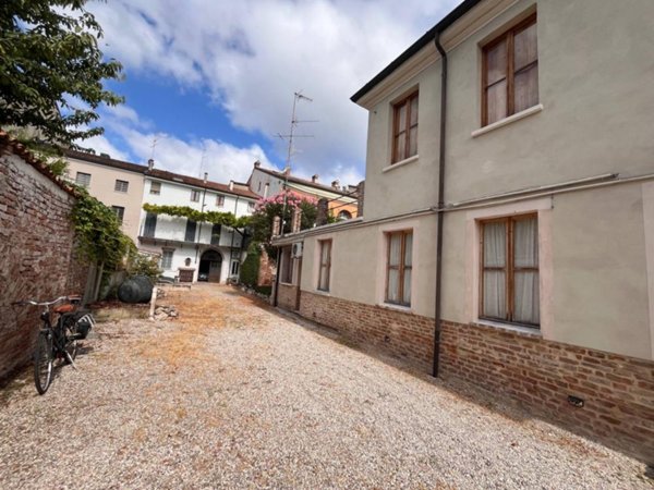 appartamento in vendita a Mantova in zona Centro Storico