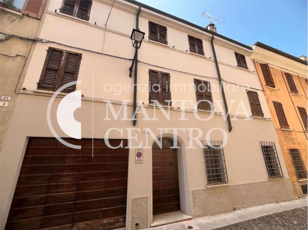 casa indipendente in vendita a Mantova in zona Centro Storico
