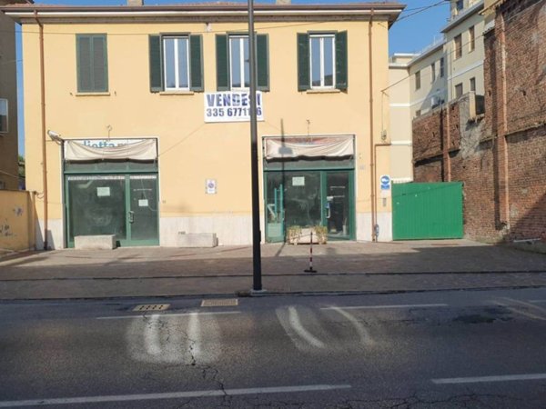 negozio in vendita a Mantova in zona Formigosa