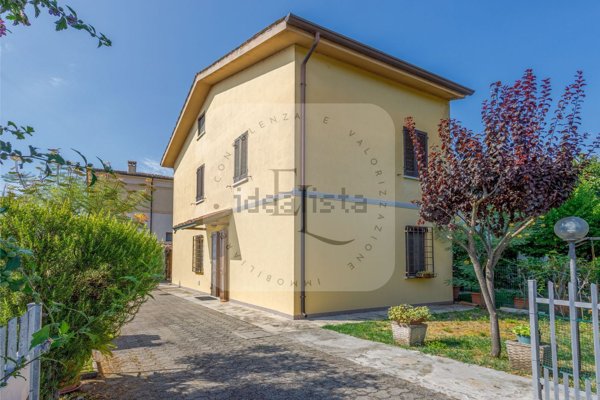 esavano in vendita a Mantova in zona Centro Storico