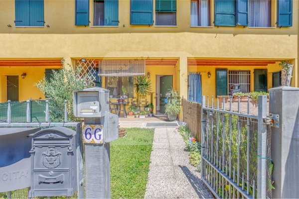 casa indipendente in vendita a Mantova in zona Castelnuovo