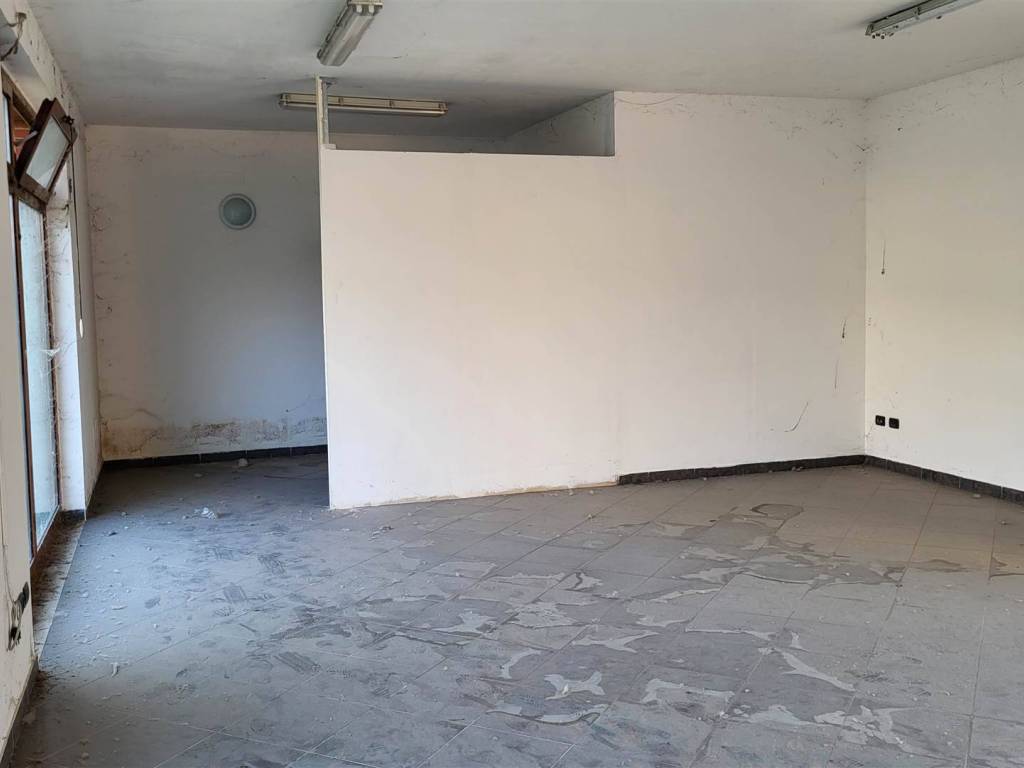 negozio in vendita a Mantova in zona Formigosa