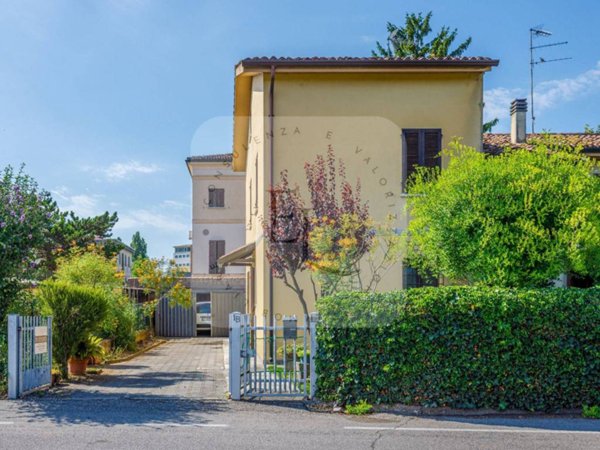 casa indipendente in vendita a Mantova in zona Strada Dosso del Corso