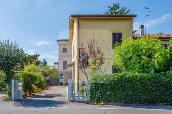casa indipendente in vendita a Mantova in zona Castelnuovo