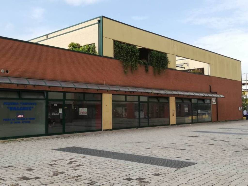 negozio in vendita a Mantova in zona Cittadella