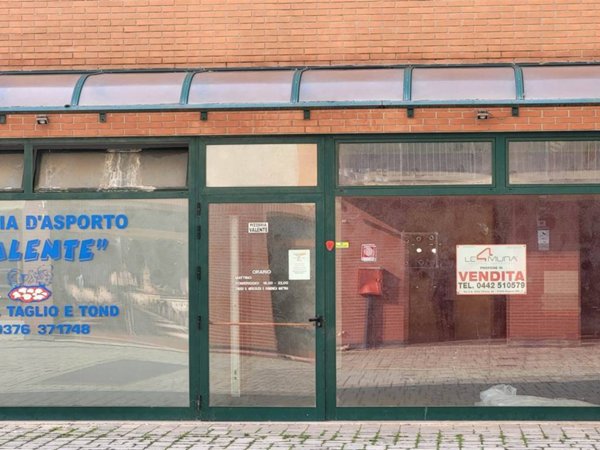 negozio in vendita a Mantova in zona Borgo Castelletto