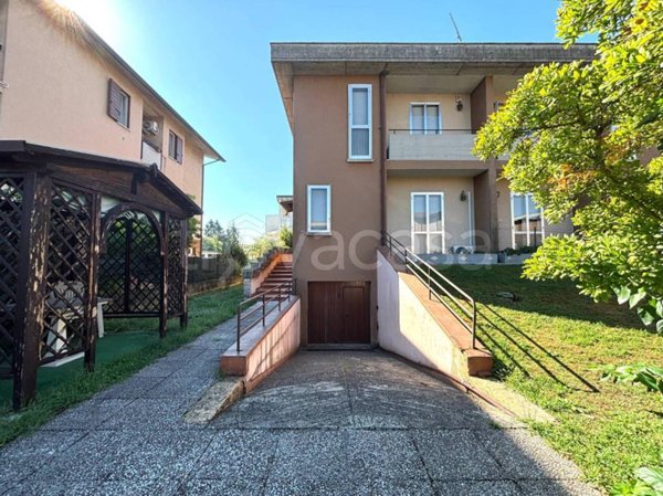 casa indipendente in vendita a Mantova in zona Strada Dosso del Corso