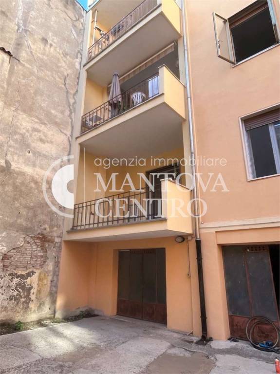 appartamento in vendita a Mantova in zona Centro Storico