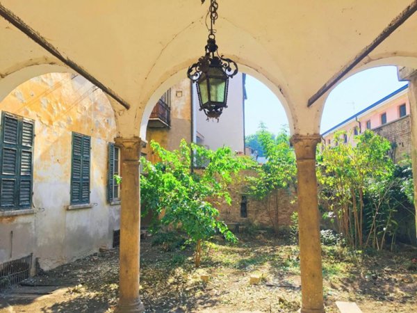 casa indipendente in vendita a Mantova in zona Centro Storico