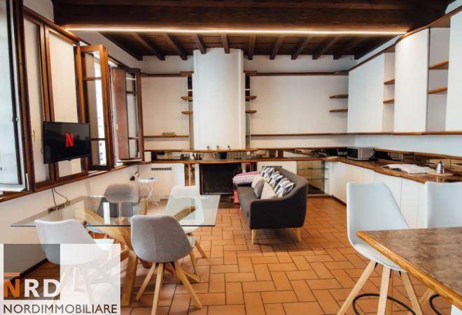 casa indipendente in vendita a Mantova in zona Corso Vittorio Emanuele II