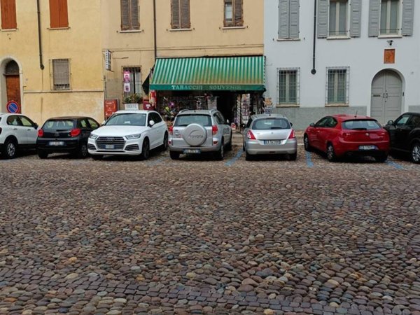 negozio in vendita a Mantova in zona Centro Storico