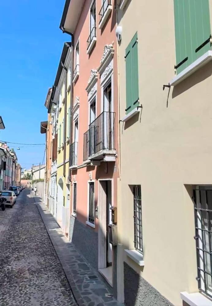 casa indipendente in vendita a Mantova in zona Centro Storico