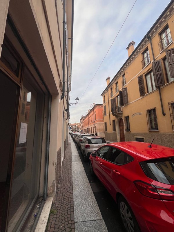 locale commerciale in vendita a Mantova in zona Centro Storico