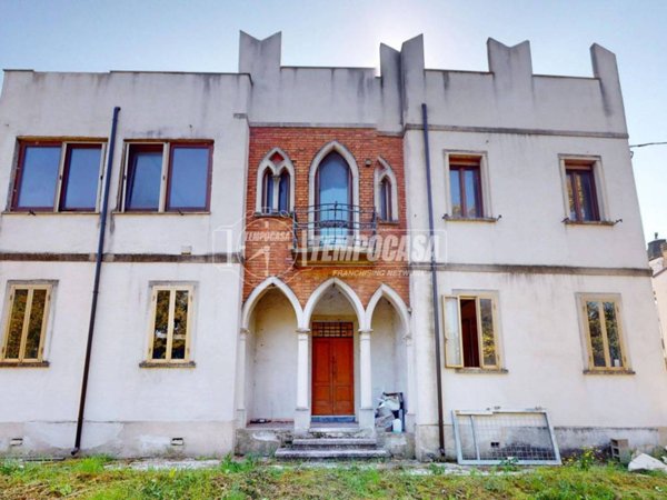 casa indipendente in vendita a Mantova