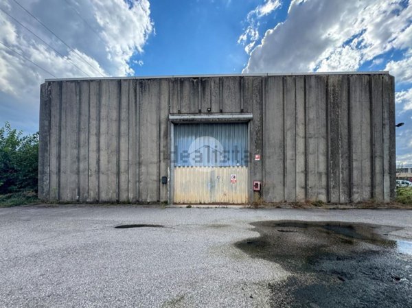 locale di sgombero in vendita a Mantova