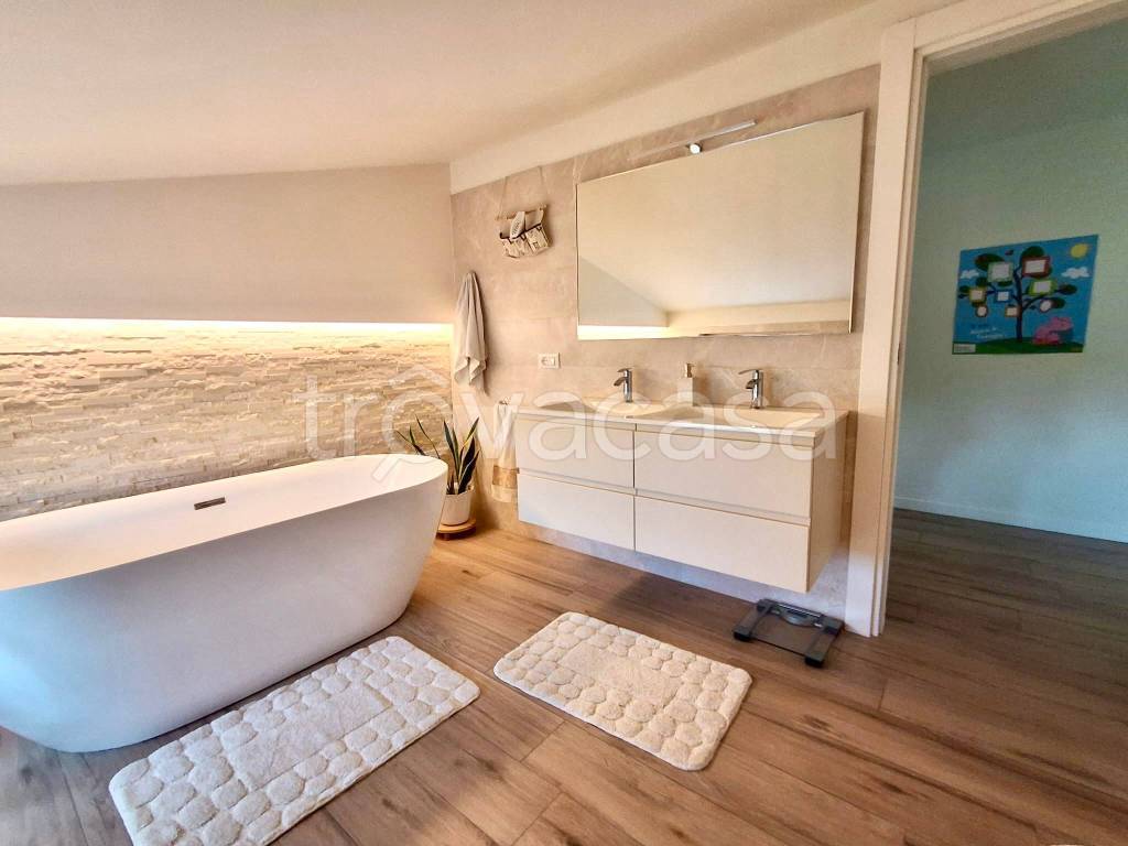 appartamento in vendita a Mantova in zona Tè Brunetti