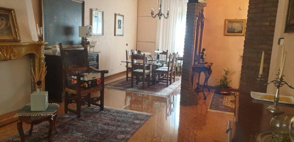 casa indipendente in vendita a Mantova in zona Centro Storico