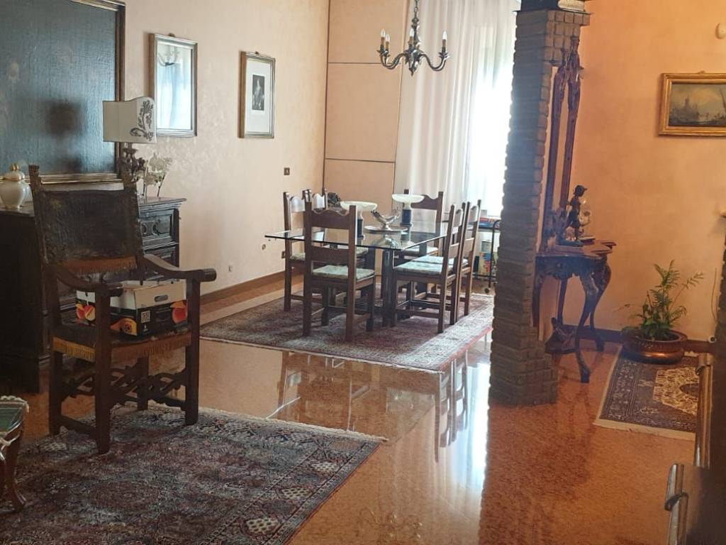 casa indipendente in vendita a Mantova in zona Centro Storico