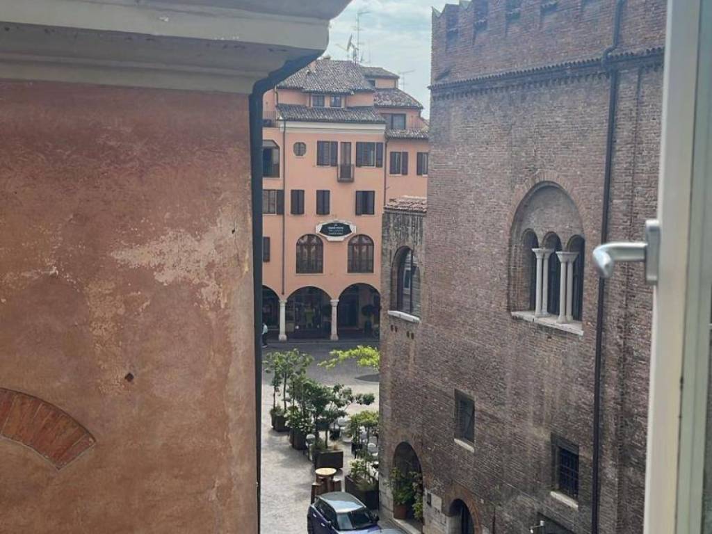 appartamento in vendita a Mantova in zona Centro Storico