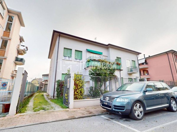 appartamento in vendita a Mantova in zona Viale Pompilio