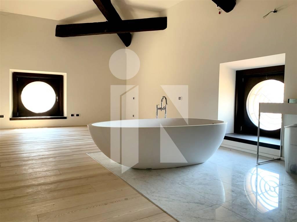 attico in vendita a Mantova in zona Centro Storico