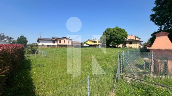 terreno edificabile in vendita a Mantova