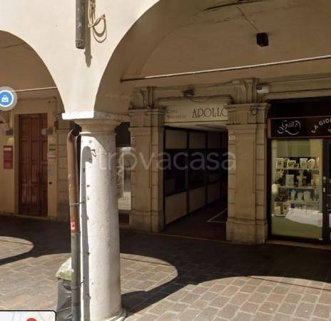 negozio in vendita a Mantova in zona Centro Storico