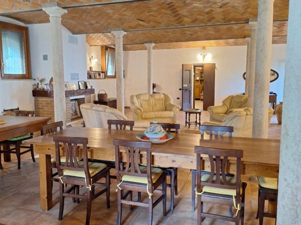 casa indipendente in vendita a Mantova in zona Strada Dosso del Corso
