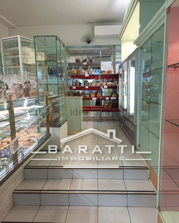 negozio in vendita a Mantova