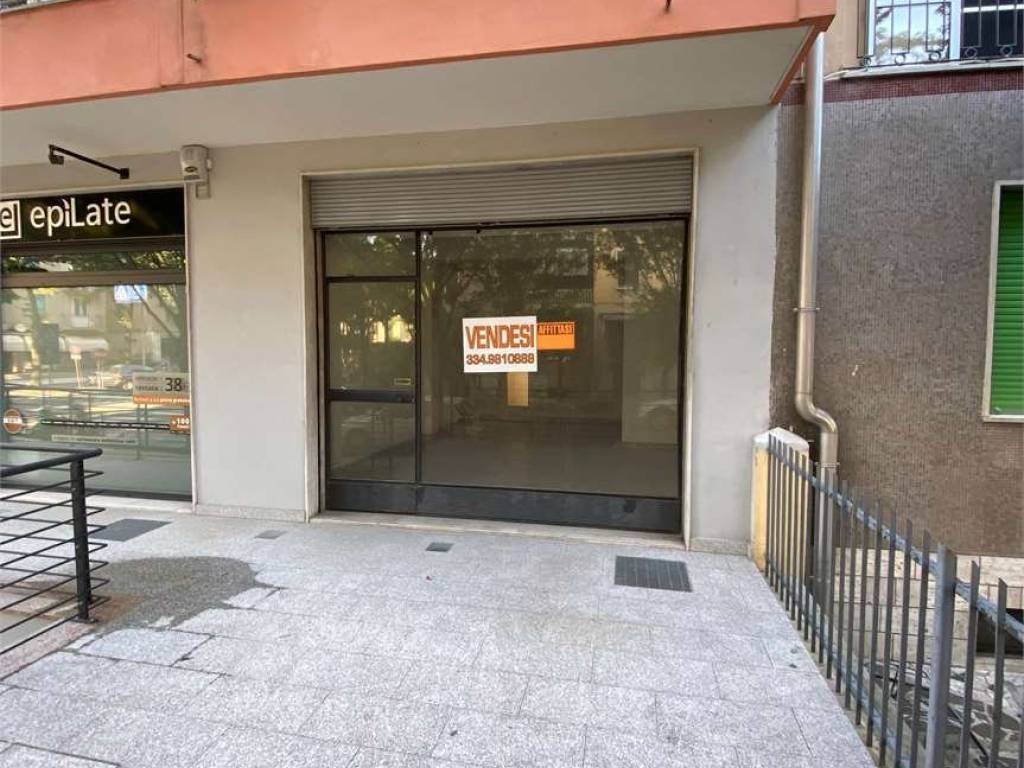 negozio in vendita a Mantova in zona Valletta Paiolo